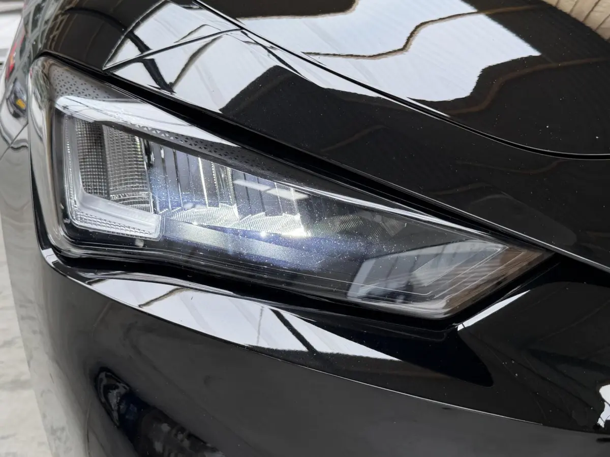 1.0 TSI Style Business Intense