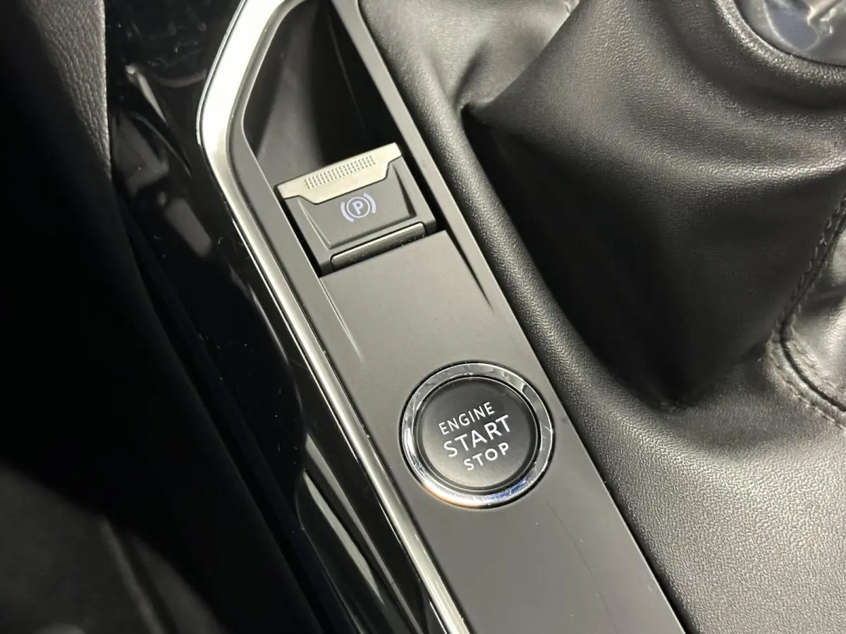 1.2 PureTech Blue Lease Premium PANO CAMERA NAVI CRUISE CARPLAY.