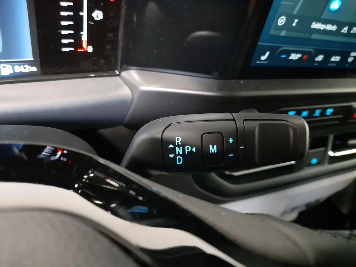 320 2.0 TDCI L2H1 Limited Automaat Nieuw Model Airco Navigatie Cruise control Trekhaak