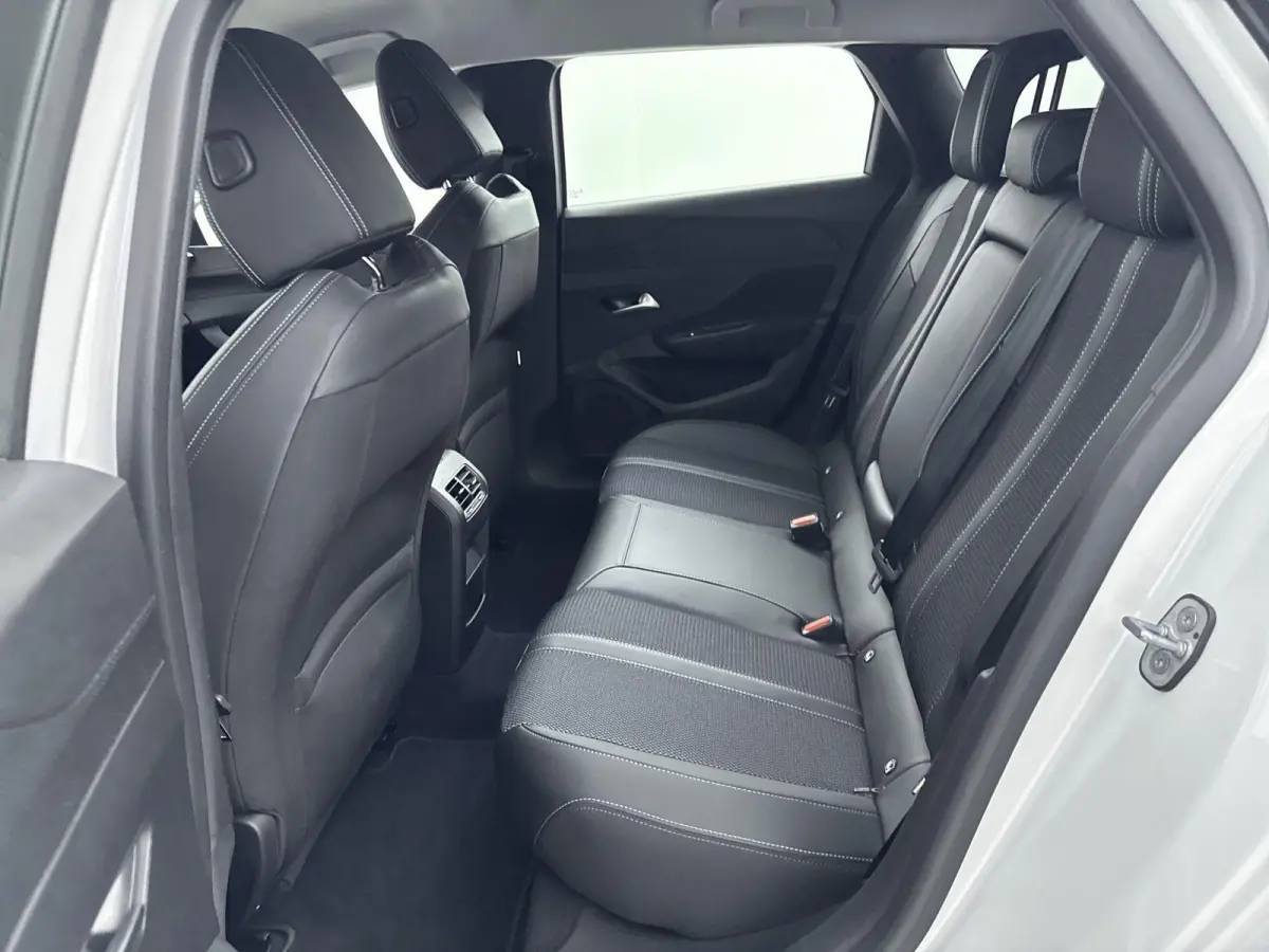 130pk Active Pack Business | Navigatie | CarPlay | Stoelverwarming | AGR Stoelen