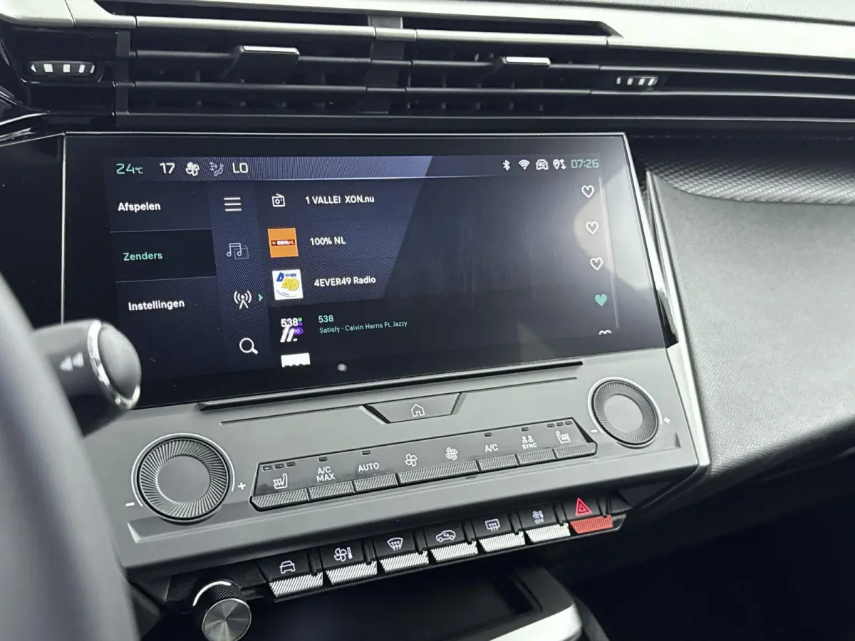 130pk Active Pack Business | Navigatie | CarPlay | Stoelverwarming | AGR Stoelen