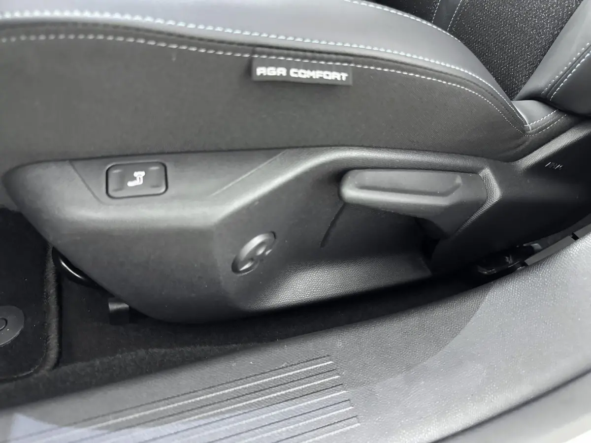 130pk Active Pack Business | Navigatie | CarPlay | Stoelverwarming | AGR Stoelen