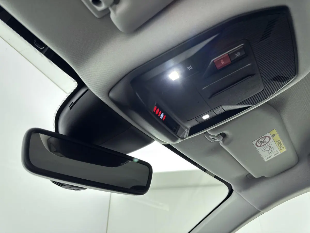 130pk Active Pack Business | Navigatie | CarPlay | Stoelverwarming | AGR Stoelen