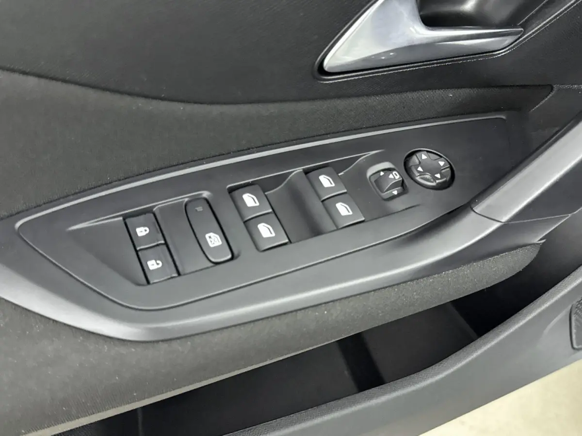 130pk Active Pack Business | Navigatie | CarPlay | Stoelverwarming | AGR Stoelen