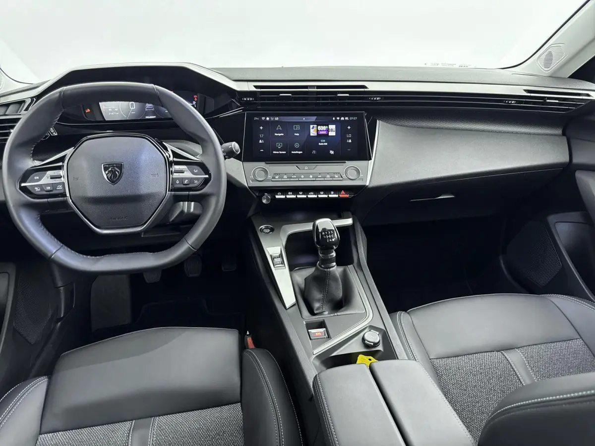 130pk Active Pack Business | Navigatie | CarPlay | Stoelverwarming | AGR Stoelen