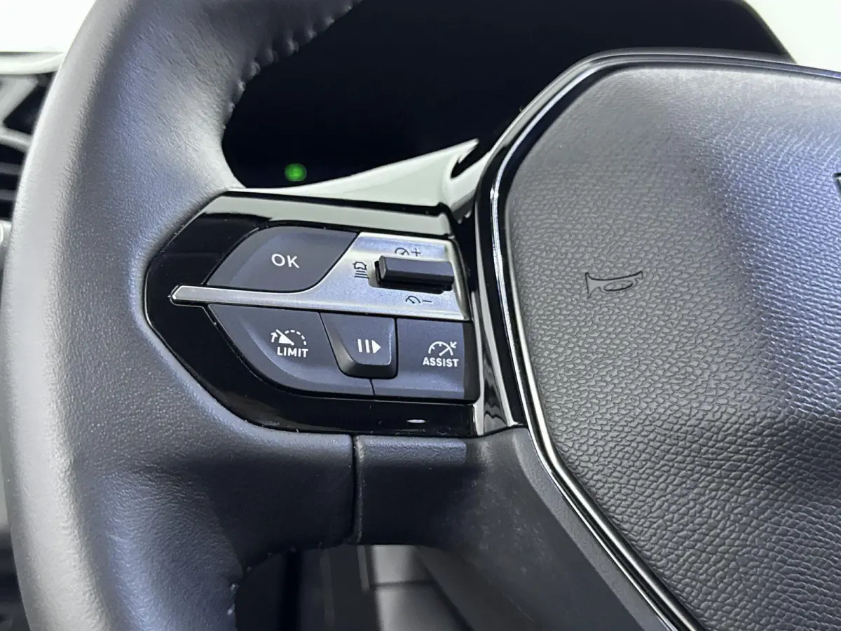 130pk Active Pack Business | Navigatie | CarPlay | Stoelverwarming | AGR Stoelen