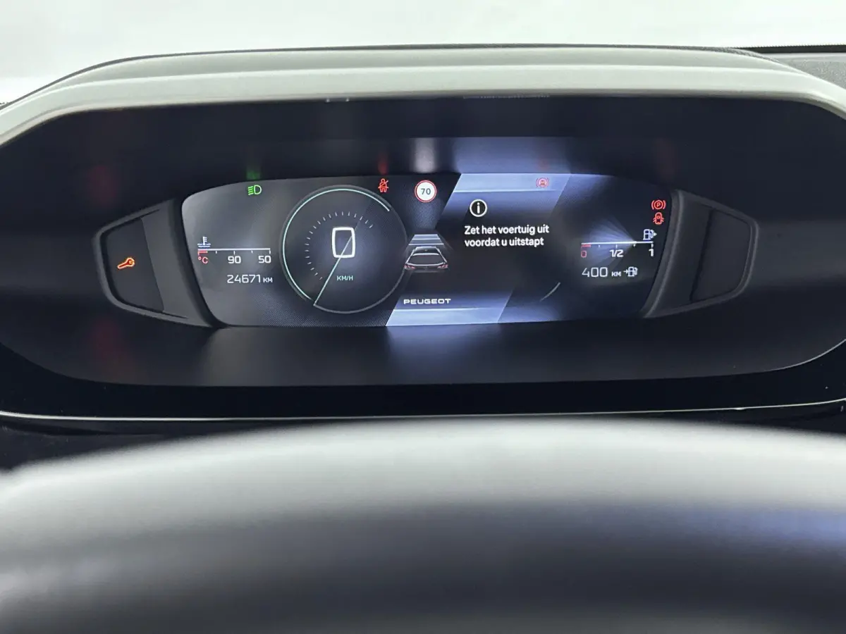 130pk Active Pack Business | Navigatie | CarPlay | Stoelverwarming | AGR Stoelen