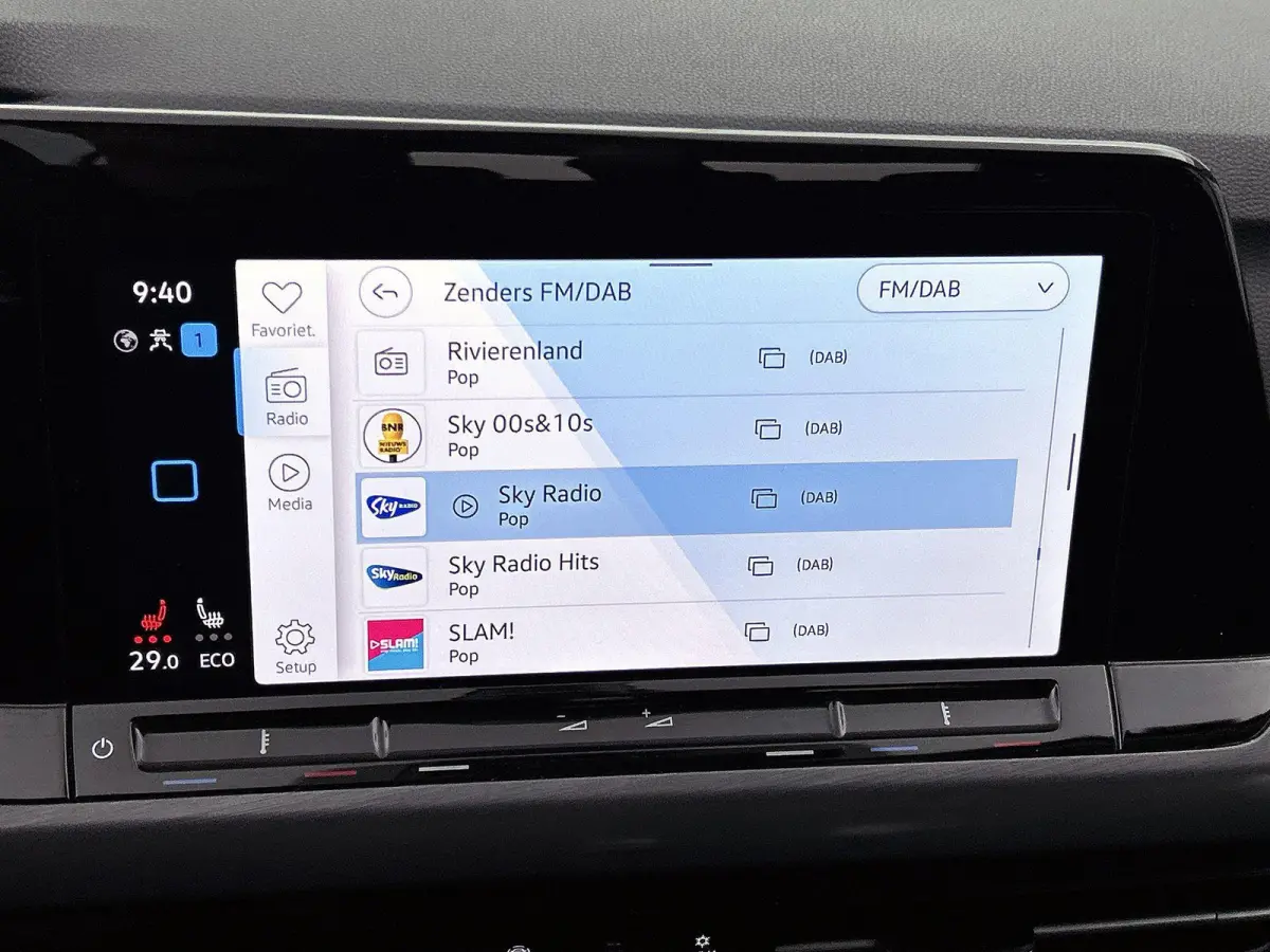 1.4 eHybrid Style | APPLE CARPLAY | ANDROID AUTO | ACHTERUITRIJCAMERA | STOELVERWARMING | STUURVERWARMING | SFEERVERLICHTING | IQ LIGHT VOOR | LICHTMETALEN VELGEN | COMFORT STOELEN | DAB RAD