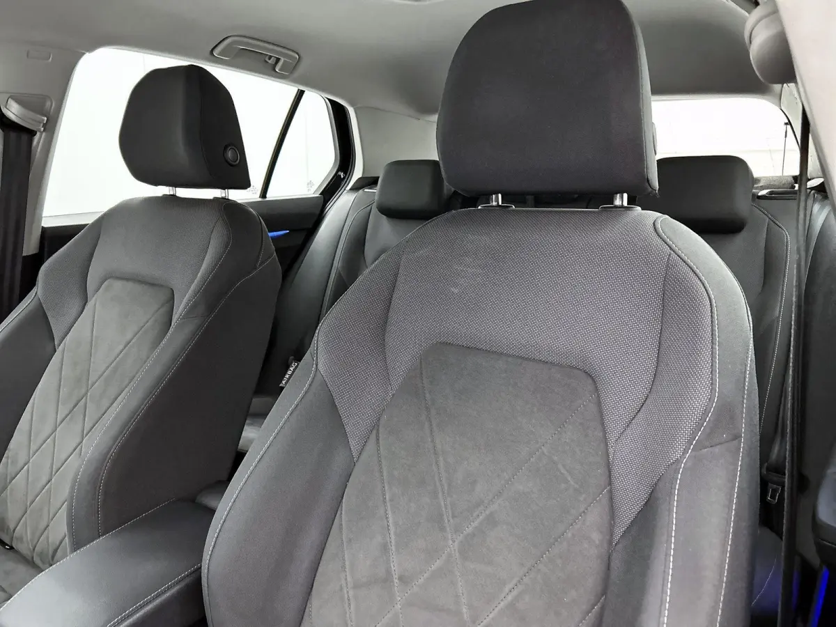 1.4 eHybrid Style | APPLE CARPLAY | ANDROID AUTO | ACHTERUITRIJCAMERA | STOELVERWARMING | STUURVERWARMING | SFEERVERLICHTING | IQ LIGHT VOOR | LICHTMETALEN VELGEN | COMFORT STOELEN | DAB RAD