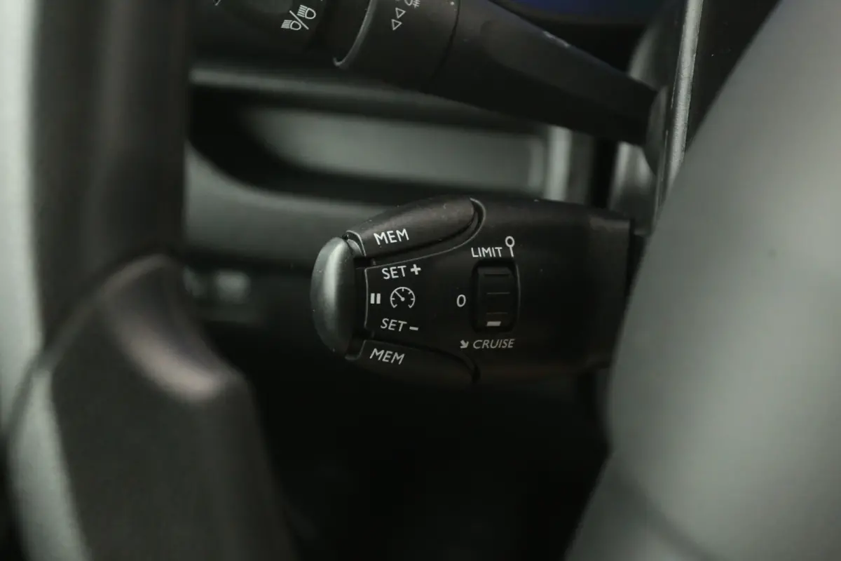 75 kWh L3H1 Long Range | Snelladen | SOH 94% | Airco | Cruise | 3 Zits | Carplay | Parkeersens.