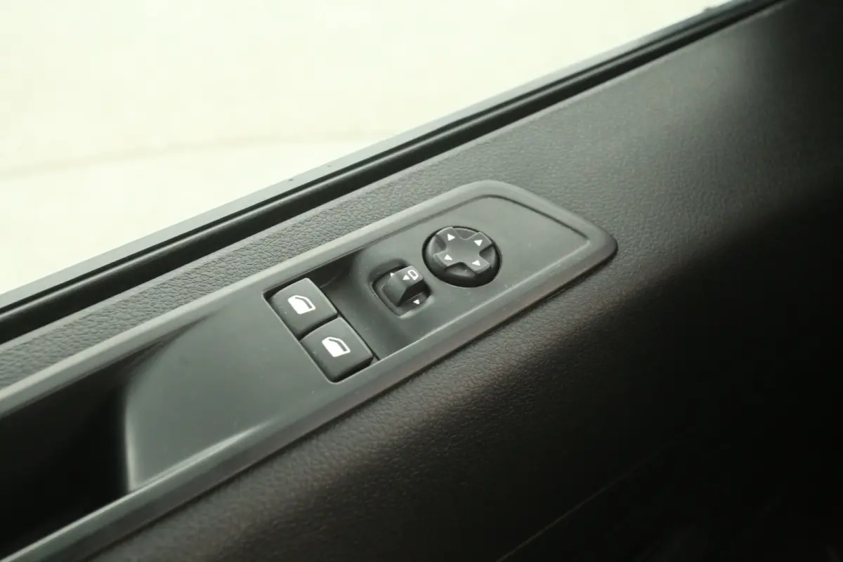 75 kWh L3H1 Long Range | Snelladen | SOH 94% | Airco | Cruise | 3 Zits | Carplay | Parkeersens.