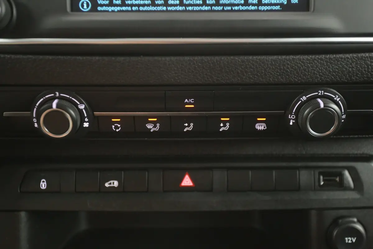 Elektrisch 75 kWh L3H1 Long Range | Snelladen | SOH 94% | Airco | Cruise | 3 Zits | Carplay | Parkeersens.