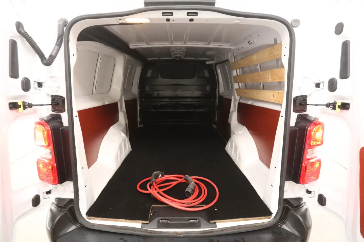 Elektrisch 75 kWh L3H1 Long Range | Snelladen | SOH 94% | Airco | Cruise | 3 Zits | Carplay | Parkeersens.