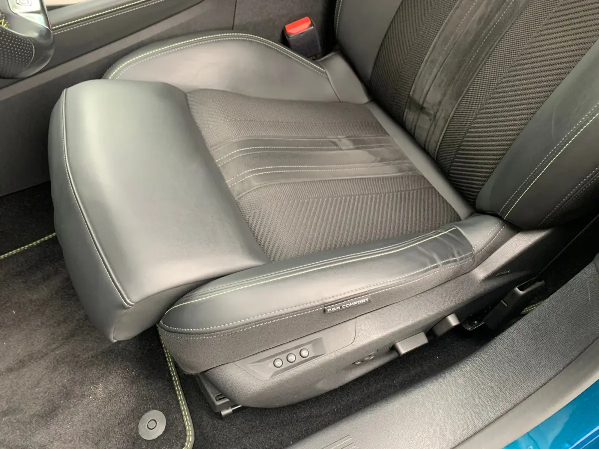1.6 HYbrid GT 225 EAT8 First Edition Airco | Camera | Cruise Adaptief | DAB | Keyless | LED | LMV 19" | Navi | PDC V&A |