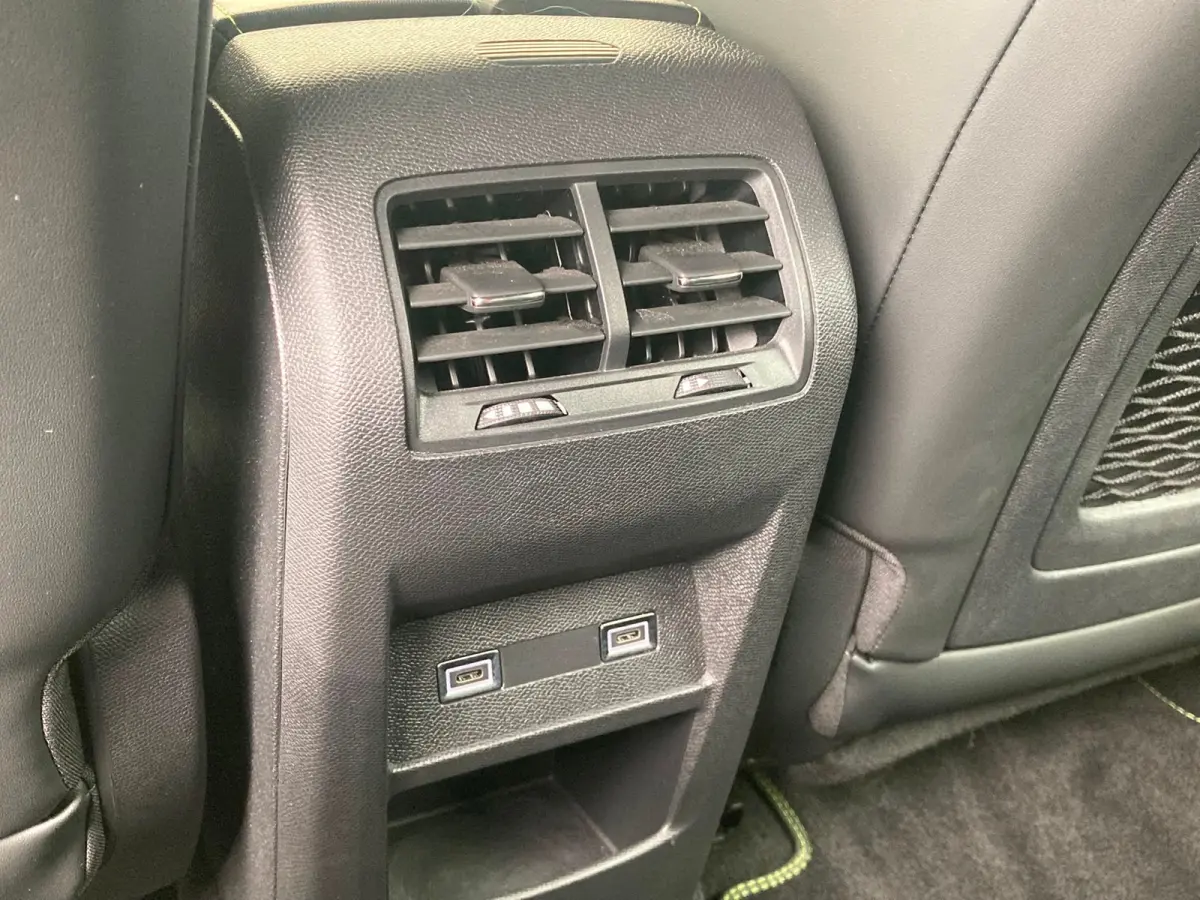 1.6 HYbrid GT 225 EAT8 First Edition Airco | Camera | Cruise Adaptief | DAB | Keyless | LED | LMV 19" | Navi | PDC V&A |