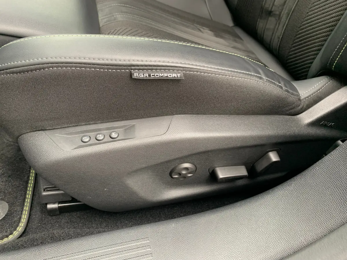 1.6 HYbrid GT 225 EAT8 First Edition Airco | Camera | Cruise Adaptief | DAB | Keyless | LED | LMV 19" | Navi | PDC V&A |