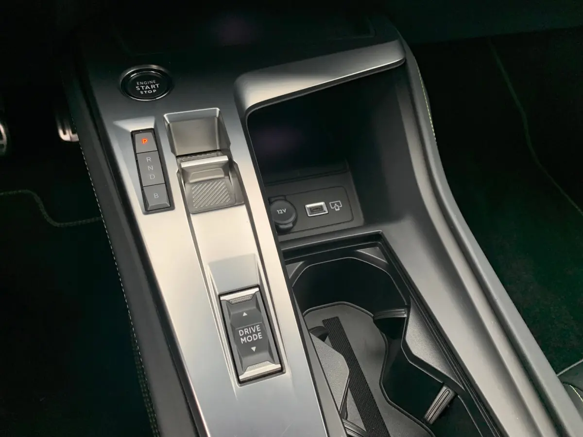 1.6 HYbrid GT 225 EAT8 First Edition Airco | Camera | Cruise Adaptief | DAB | Keyless | LED | LMV 19" | Navi | PDC V&A |
