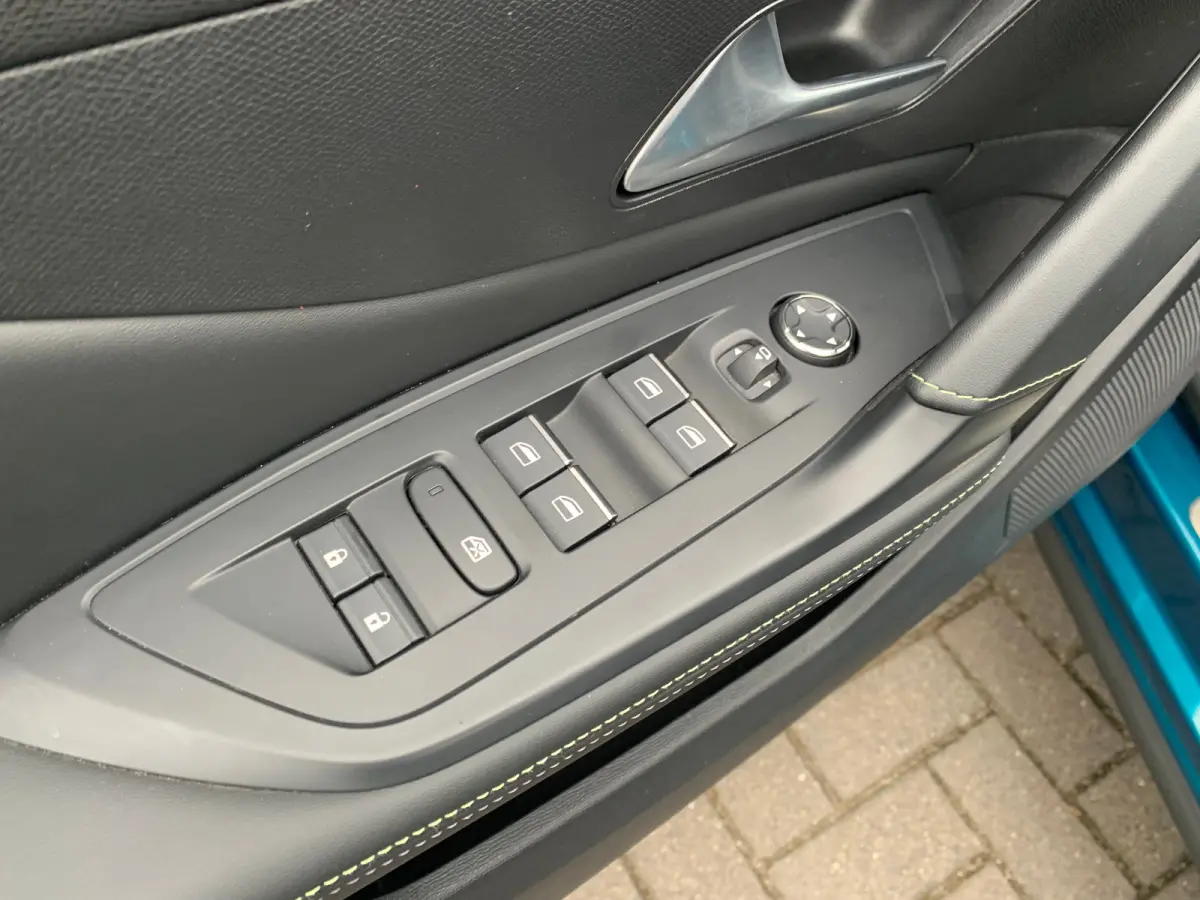 1.6 HYbrid GT 225 EAT8 First Edition Airco | Camera | Cruise Adaptief | DAB | Keyless | LED | LMV 19" | Navi | PDC V&A |
