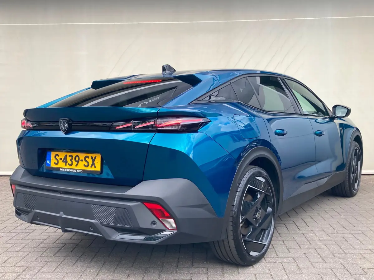 1.6 HYbrid GT 225 EAT8 First Edition Airco | Camera | Cruise Adaptief | DAB | Keyless | LED | LMV 19" | Navi | PDC V&A |