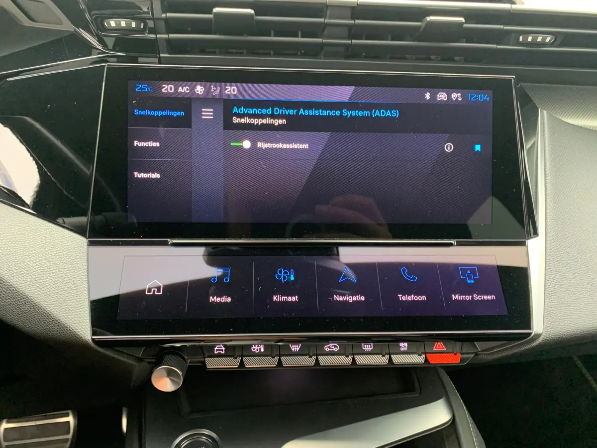 1.6 HYbrid GT 225 EAT8 First Edition Airco | Camera | Cruise Adaptief | DAB | Keyless | LED | LMV 19" | Navi | PDC V&A |