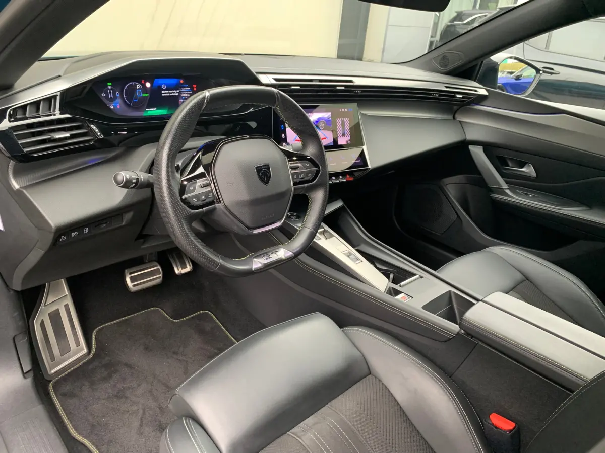 1.6 HYbrid GT 225 EAT8 First Edition Airco | Camera | Cruise Adaptief | DAB | Keyless | LED | LMV 19" | Navi | PDC V&A |