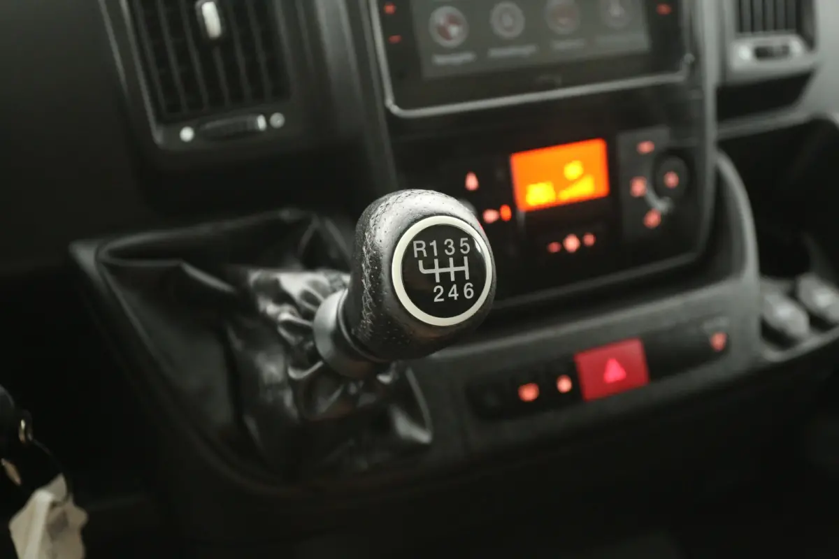 2.2D 140PK L3H2 3.5t | Clima | Camera | Carplay | Cruise | 3 Zits | Parkeersensoren