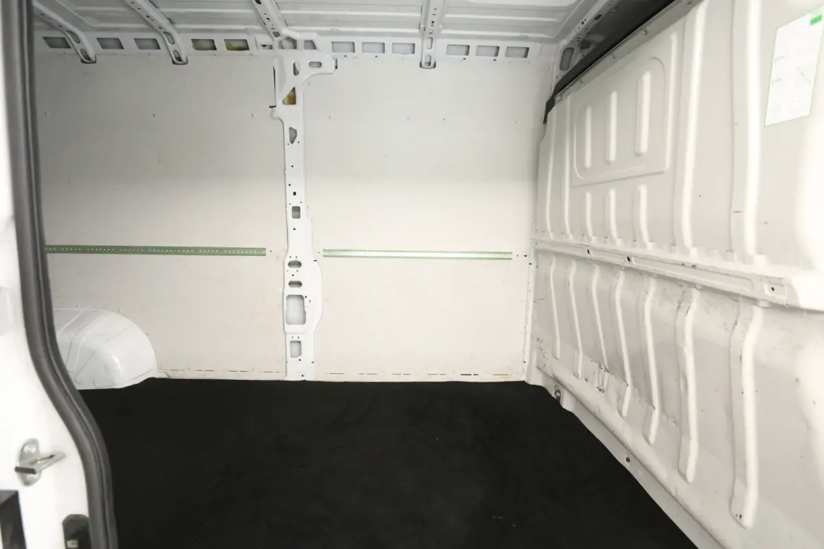 2.2D 140PK L3H2 3.5t | Clima | Camera | Carplay | Cruise | 3 Zits | Parkeersensoren