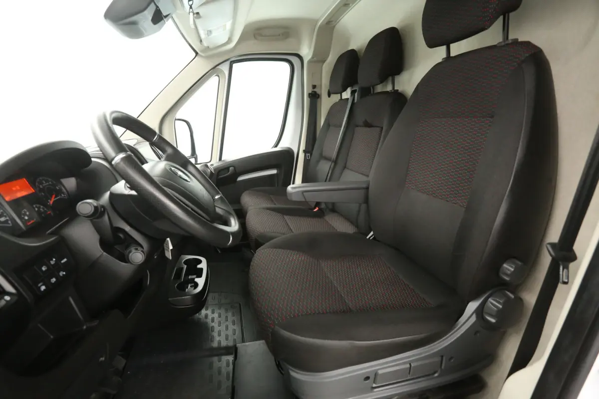2.2D 140PK L3H2 3.5t | Clima | Camera | Carplay | Cruise | 3 Zits | Parkeersensoren