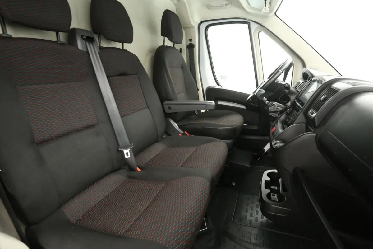 2.2D 140PK L3H2 3.5t | Clima | Camera | Carplay | Cruise | 3 Zits | Parkeersensoren