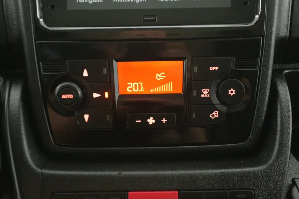 2.2D 140PK L3H2 3.5t | Clima | Camera | Carplay | Cruise | 3 Zits | Parkeersensoren