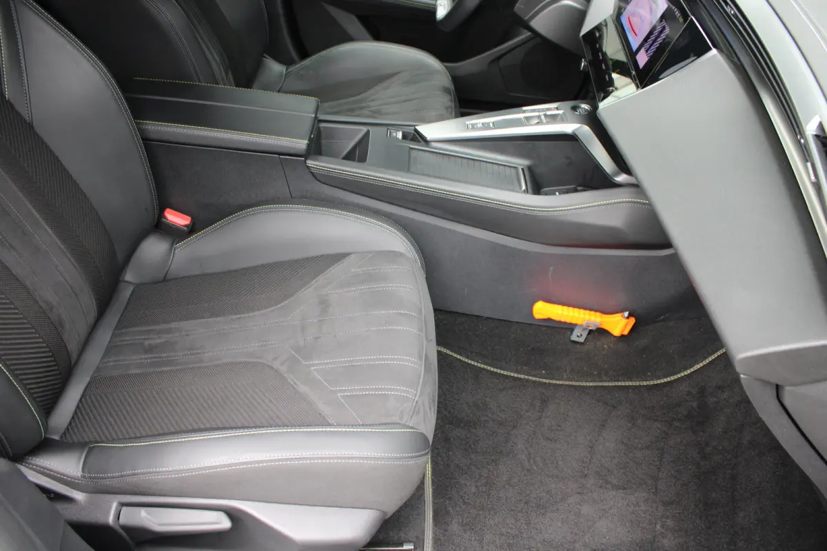 1.2 PureTech GT | Automaat | Navigatie | Camera | Apple carplay | 18 Inch lichtmetaal | Alcantara |