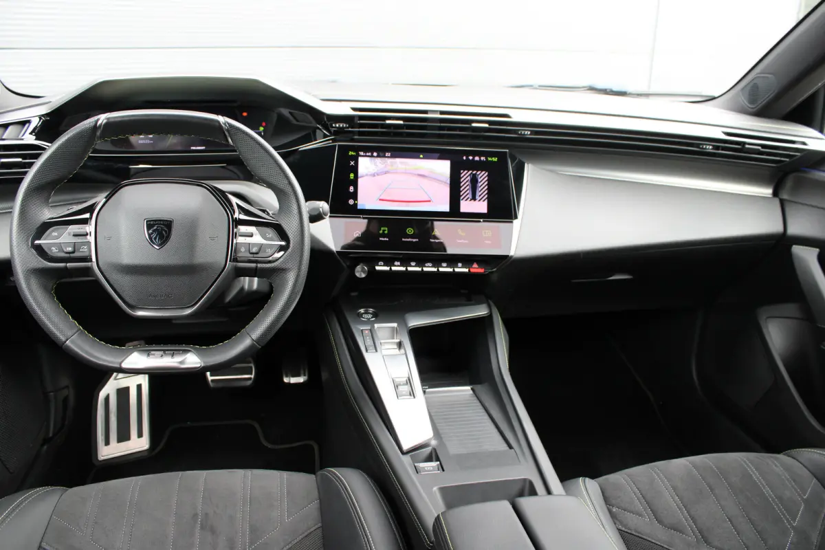 1.2 PureTech GT | Automaat | Navigatie | Camera | Apple carplay | 18 Inch lichtmetaal | Alcantara |