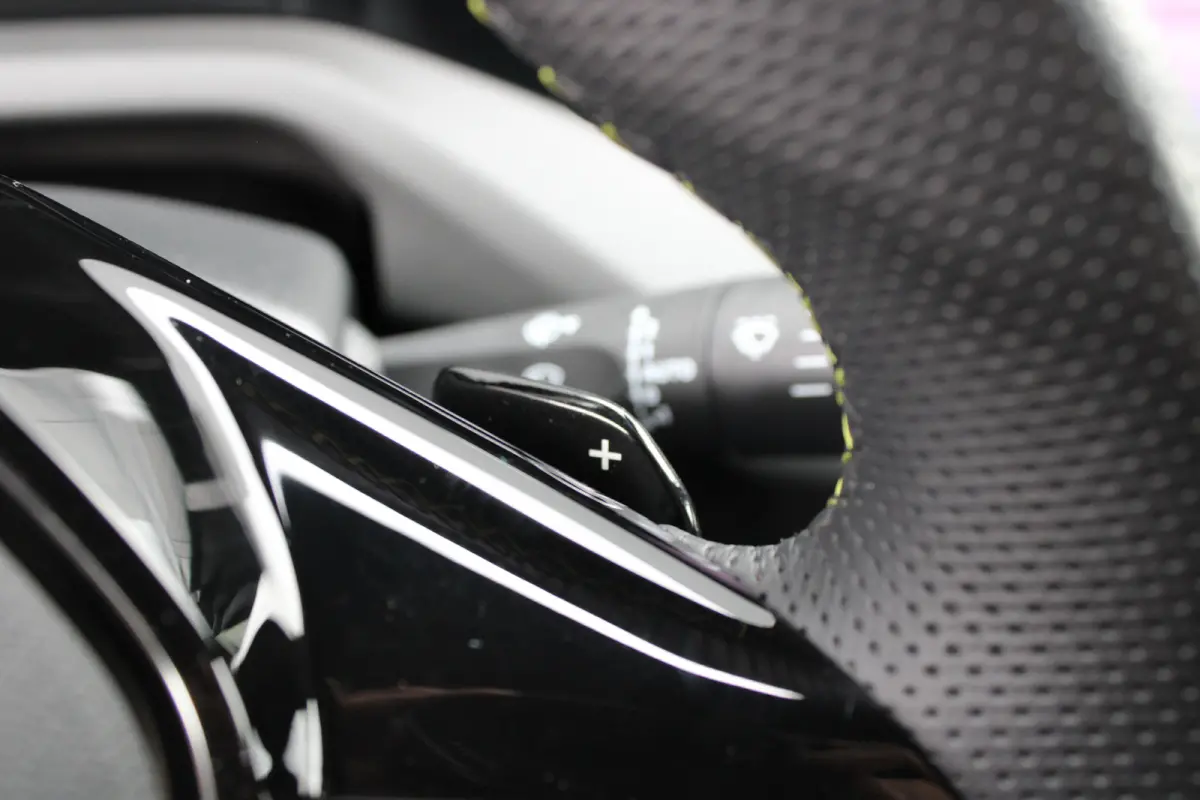 1.2 PureTech GT | Automaat | Navigatie | Camera | Apple carplay | 18 Inch lichtmetaal | Alcantara |