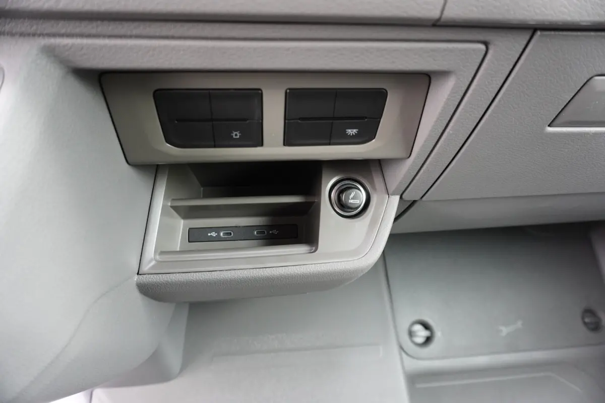 Facelift 140pk L3H3/L2H2 Automaat Apple Carplay Camera Digitaal Dashboard Parkeersensoren 3-Zits