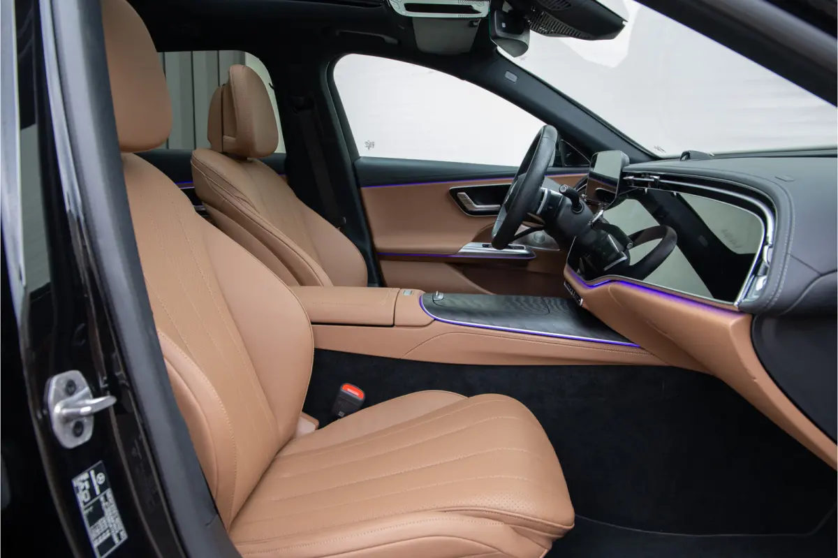 300 e AMG Premium, Hyperscreen, Distronic, Pano, Bruin Leder, Trekhaak, Nightpakket 2025