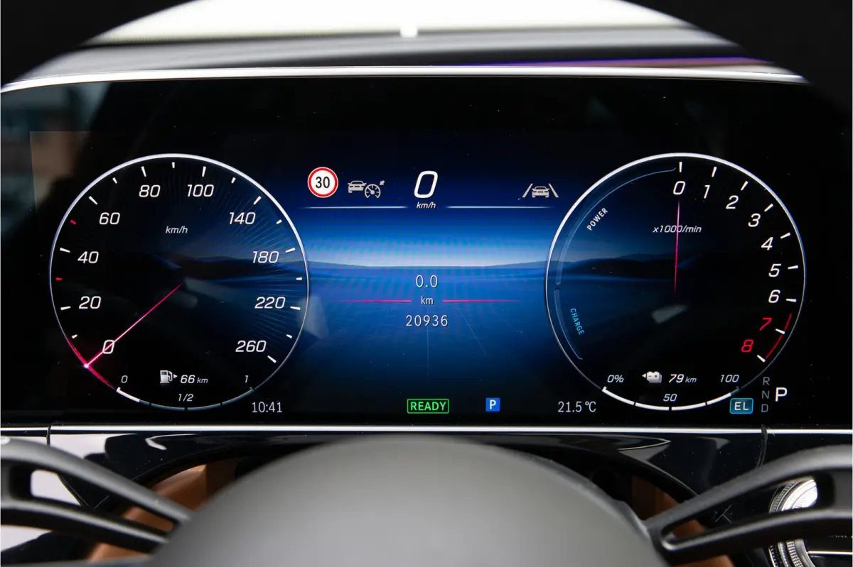 300 e AMG Premium, Hyperscreen, Distronic, Pano, Bruin Leder, Trekhaak, Nightpakket 2025