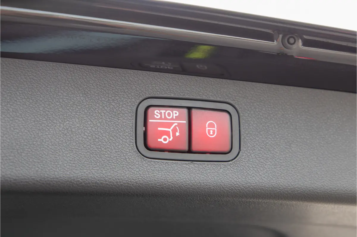 300 e AMG Premium, Hyperscreen, Distronic, Pano, Bruin Leder, Trekhaak, Nightpakket 2025