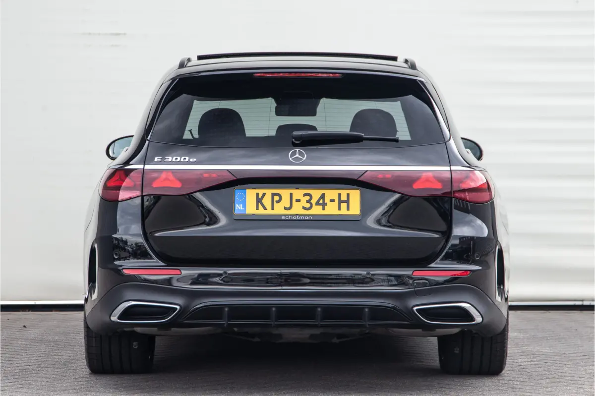 300 e AMG Premium, Hyperscreen, Distronic, Pano, Bruin Leder, Trekhaak, Nightpakket 2025