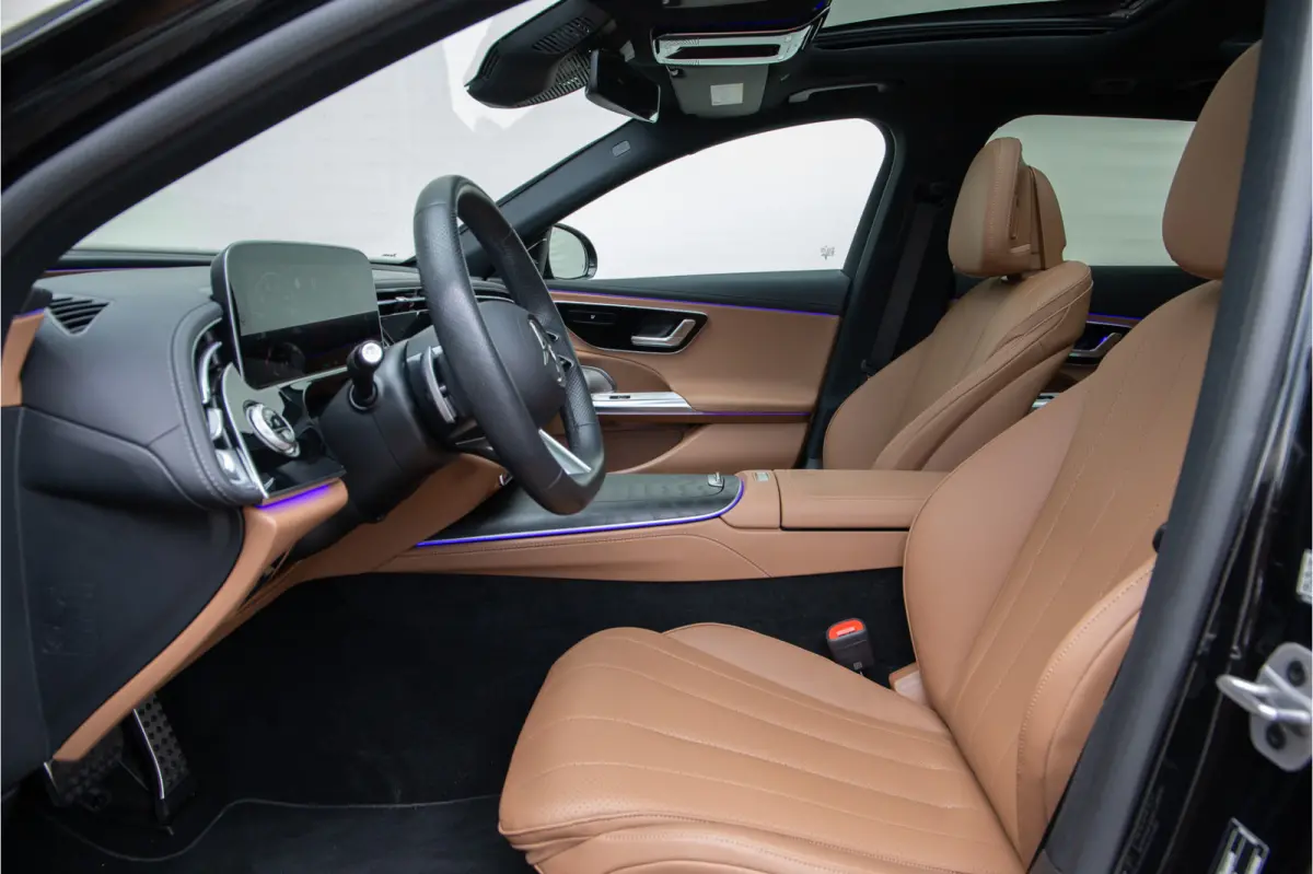 300 e AMG Premium, Hyperscreen, Distronic, Pano, Bruin Leder, Trekhaak, Nightpakket 2025