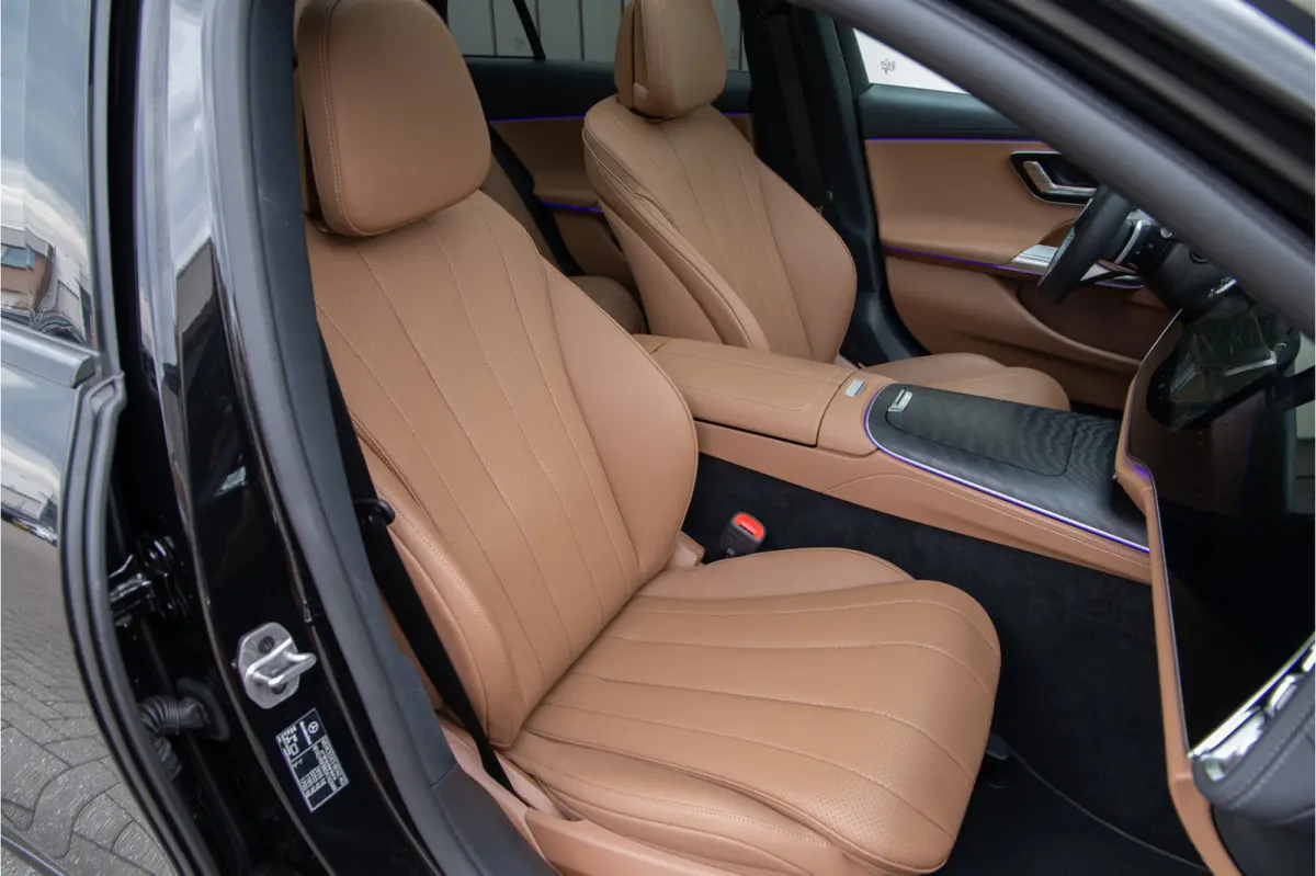 300 e AMG Premium, Hyperscreen, Distronic, Pano, Bruin Leder, Trekhaak, Nightpakket 2025