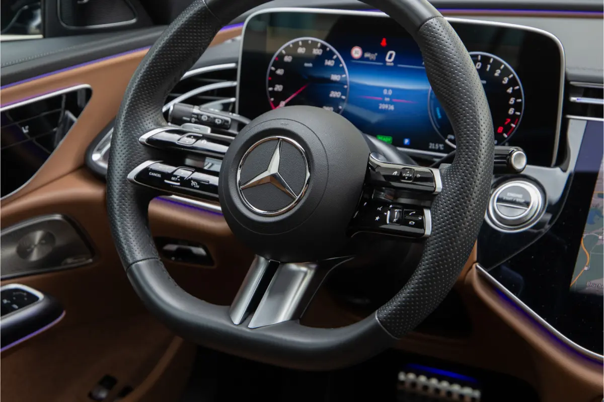 300 e AMG Premium, Hyperscreen, Distronic, Pano, Bruin Leder, Trekhaak, Nightpakket 2025