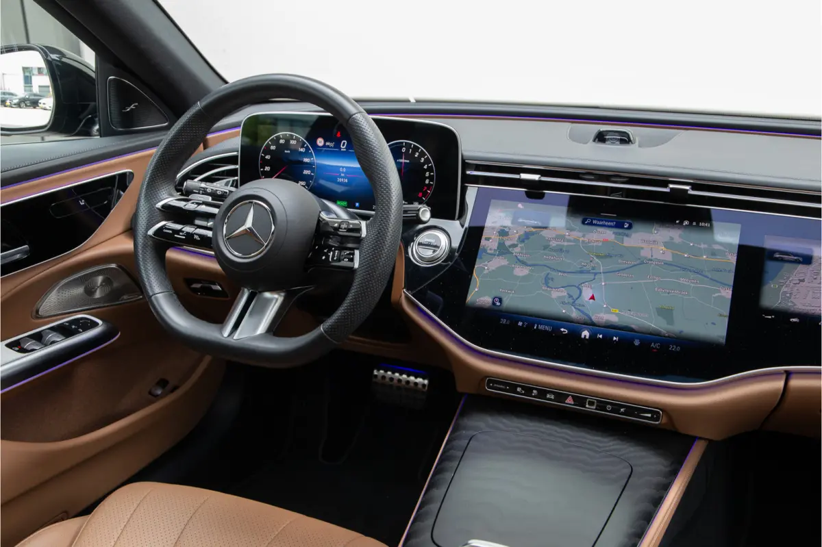 300 e AMG Premium, Hyperscreen, Distronic, Pano, Bruin Leder, Trekhaak, Nightpakket 2025