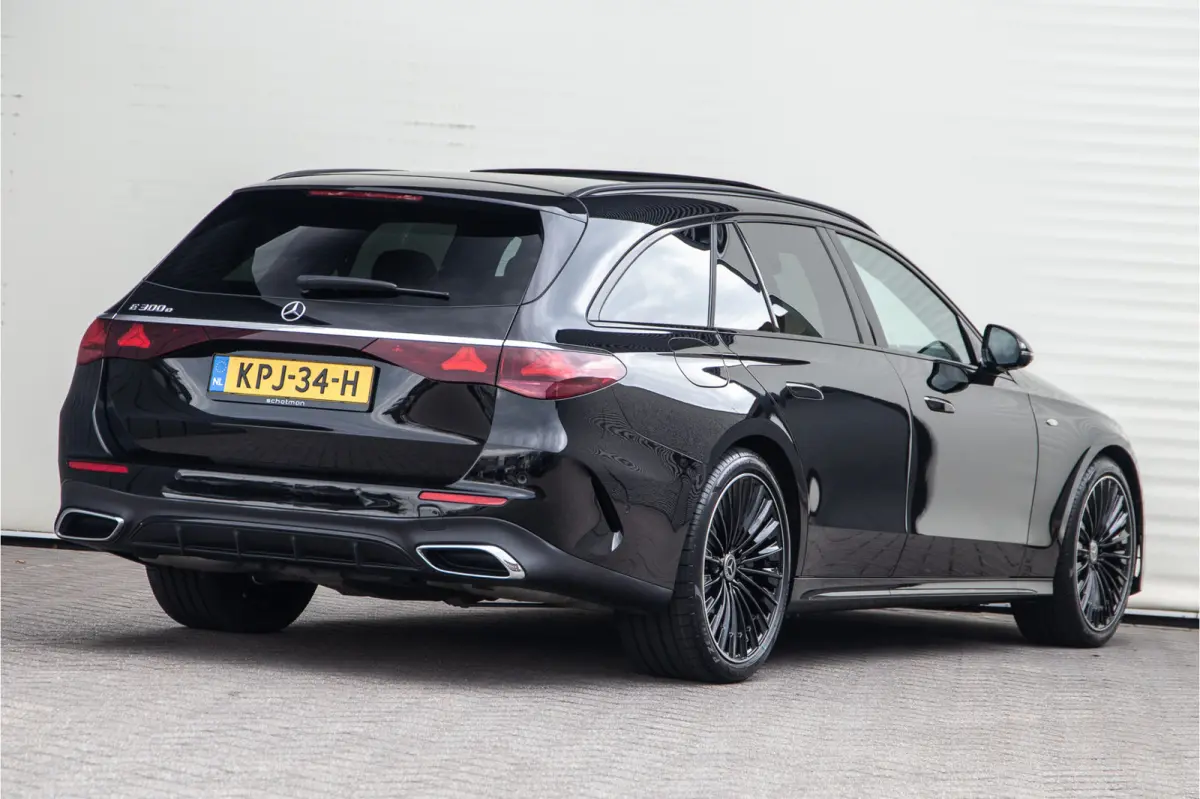 300 e AMG Premium, Hyperscreen, Distronic, Pano, Bruin Leder, Trekhaak, Nightpakket 2025