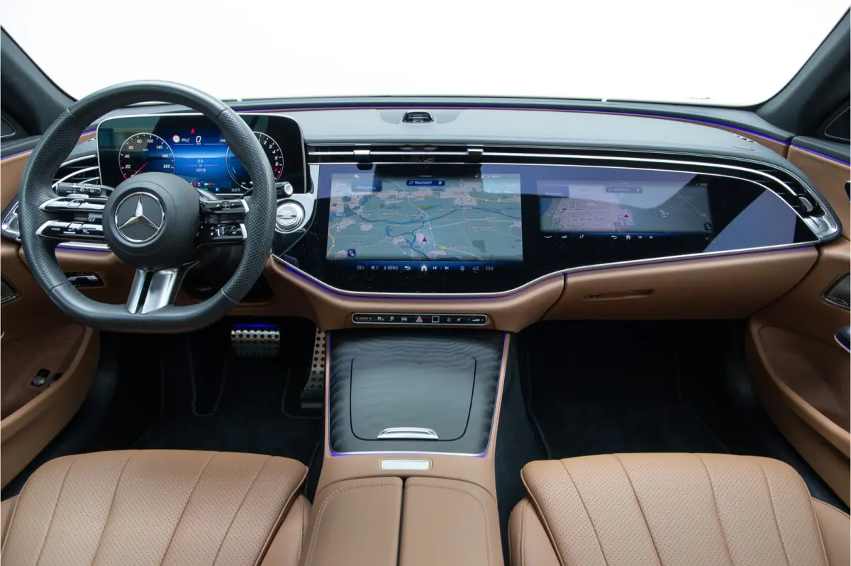 300 e AMG Premium, Hyperscreen, Distronic, Pano, Bruin Leder, Trekhaak, Nightpakket 2025