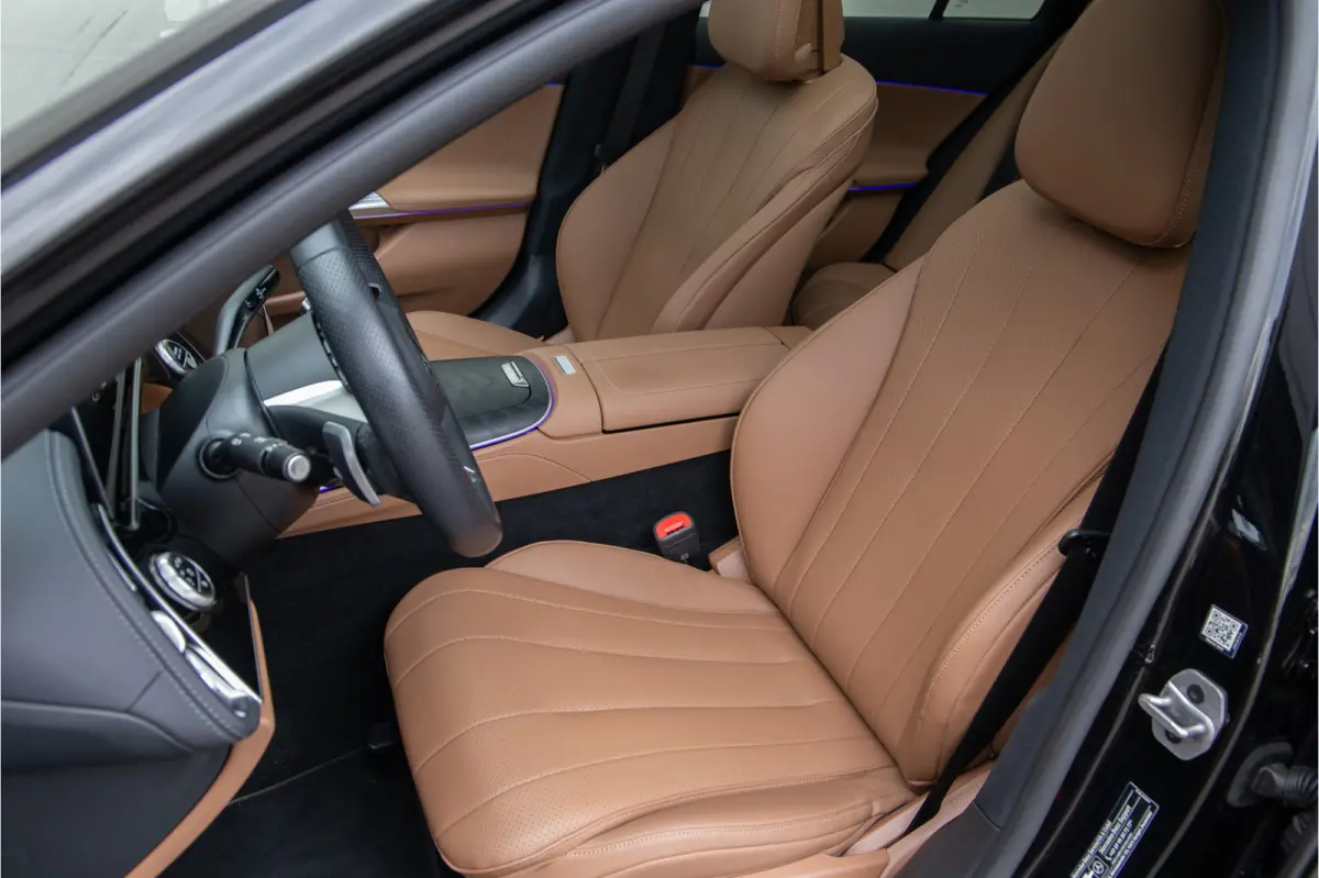 300 e AMG Premium, Hyperscreen, Distronic, Pano, Bruin Leder, Trekhaak, Nightpakket 2025
