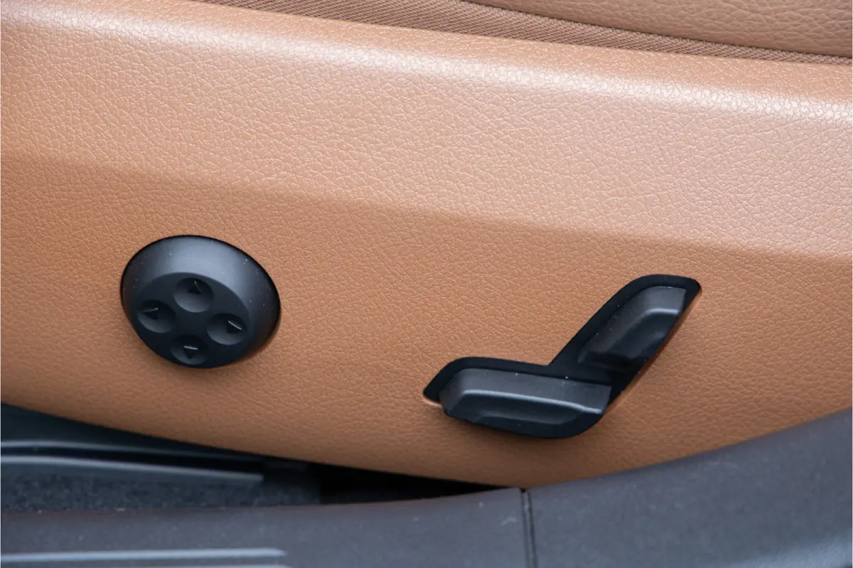300 e AMG Premium, Hyperscreen, Distronic, Pano, Bruin Leder, Trekhaak, Nightpakket 2025