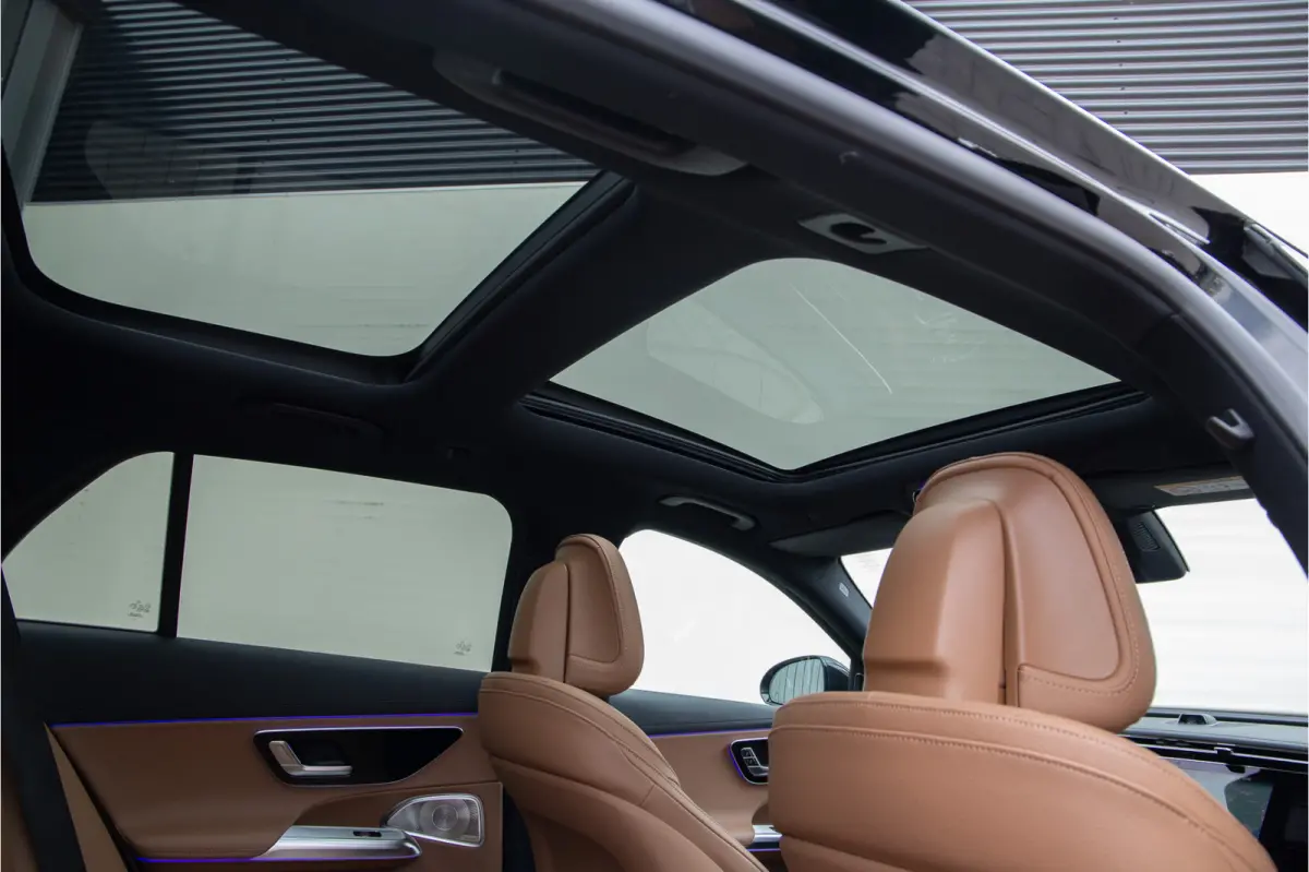 300 e AMG Premium, Hyperscreen, Distronic, Pano, Bruin Leder, Trekhaak, Nightpakket 2025