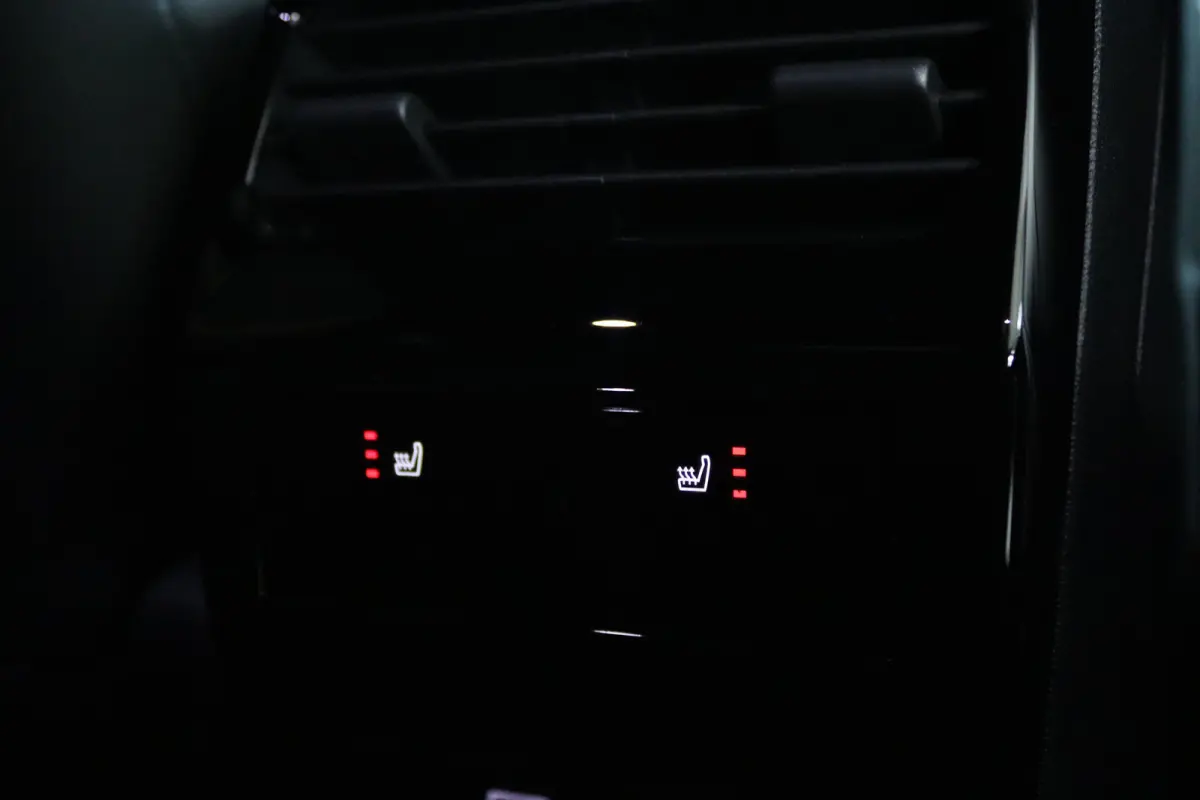 1.2 Hybrid 145 GT | DEMO-DEAL | Adapt. Cruise | Schuifdak | Massage | 360 Camera | Memory | Alcantara | Navi | Carplay | Keyless | Matrix | Elektr. Klep | Stoel+Stuurverwarming