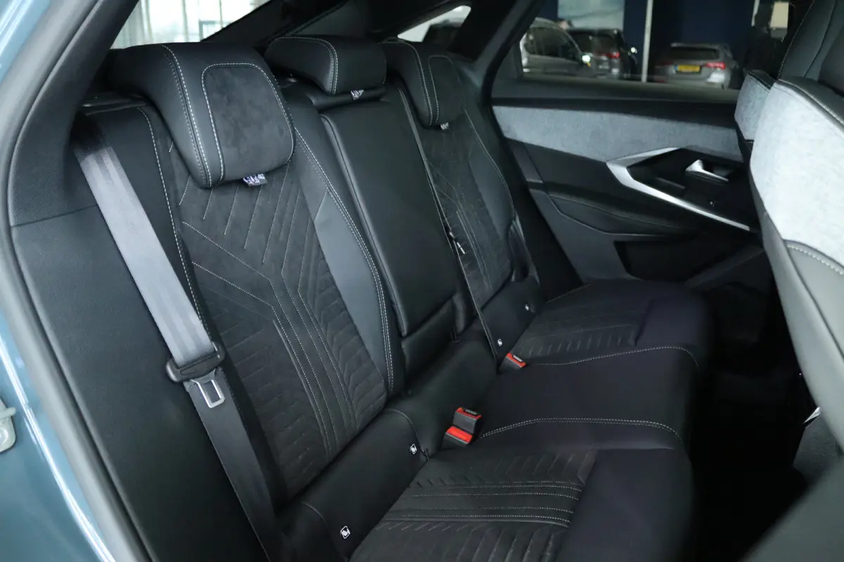 1.2 Hybrid 145 GT | DEMO-DEAL | Adapt. Cruise | Schuifdak | Massage | 360 Camera | Memory | Alcantara | Navi | Carplay | Keyless | Matrix | Elektr. Klep | Stoel+Stuurverwarming