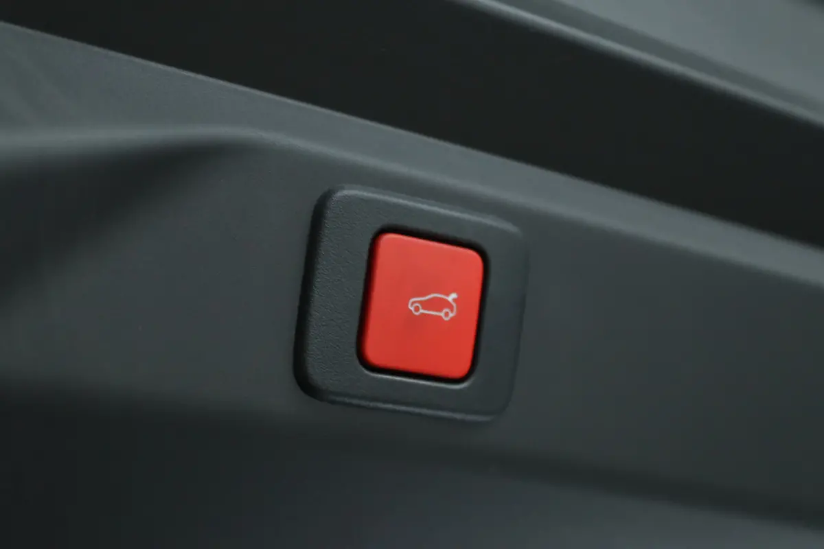 1.2 Hybrid 145 GT | DEMO-DEAL | Adapt. Cruise | Schuifdak | Massage | 360 Camera | Memory | Alcantara | Navi | Carplay | Keyless | Matrix | Elektr. Klep | Stoel+Stuurverwarming